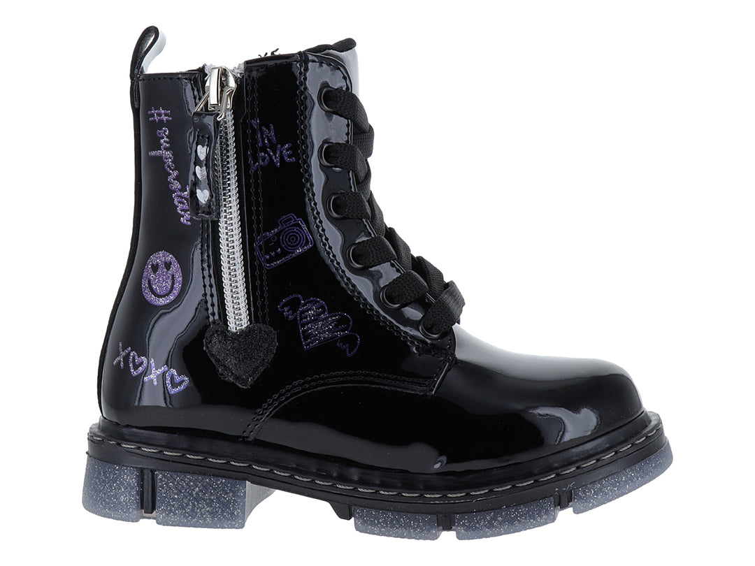 Bota negra de charol con decoraciones en glitter morado, agujetas y cierre lateral.