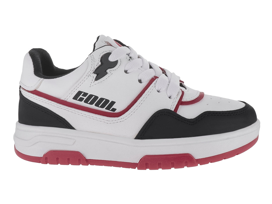 Tenis infantiles blancos con detalles en negro y suela roja, estilo deportivo.