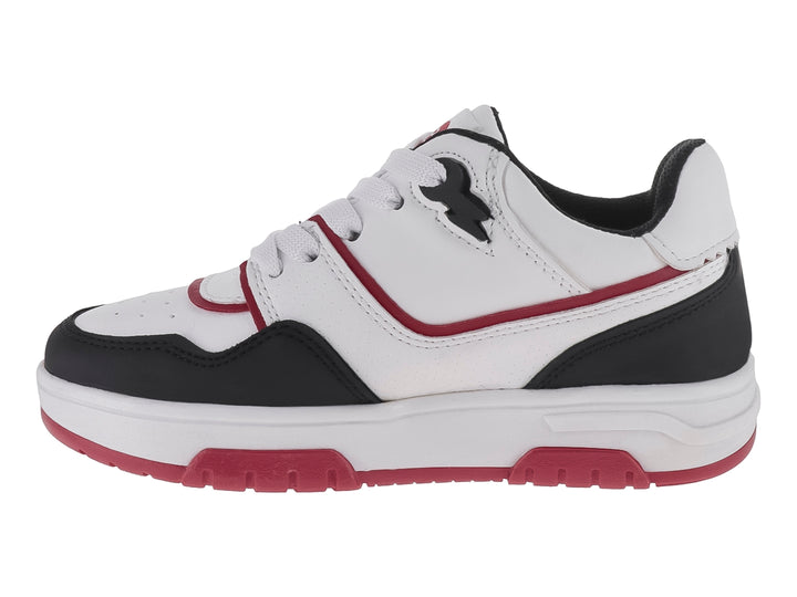 Tenis infantiles blancos con detalles en negro y suela roja, estilo deportivo.