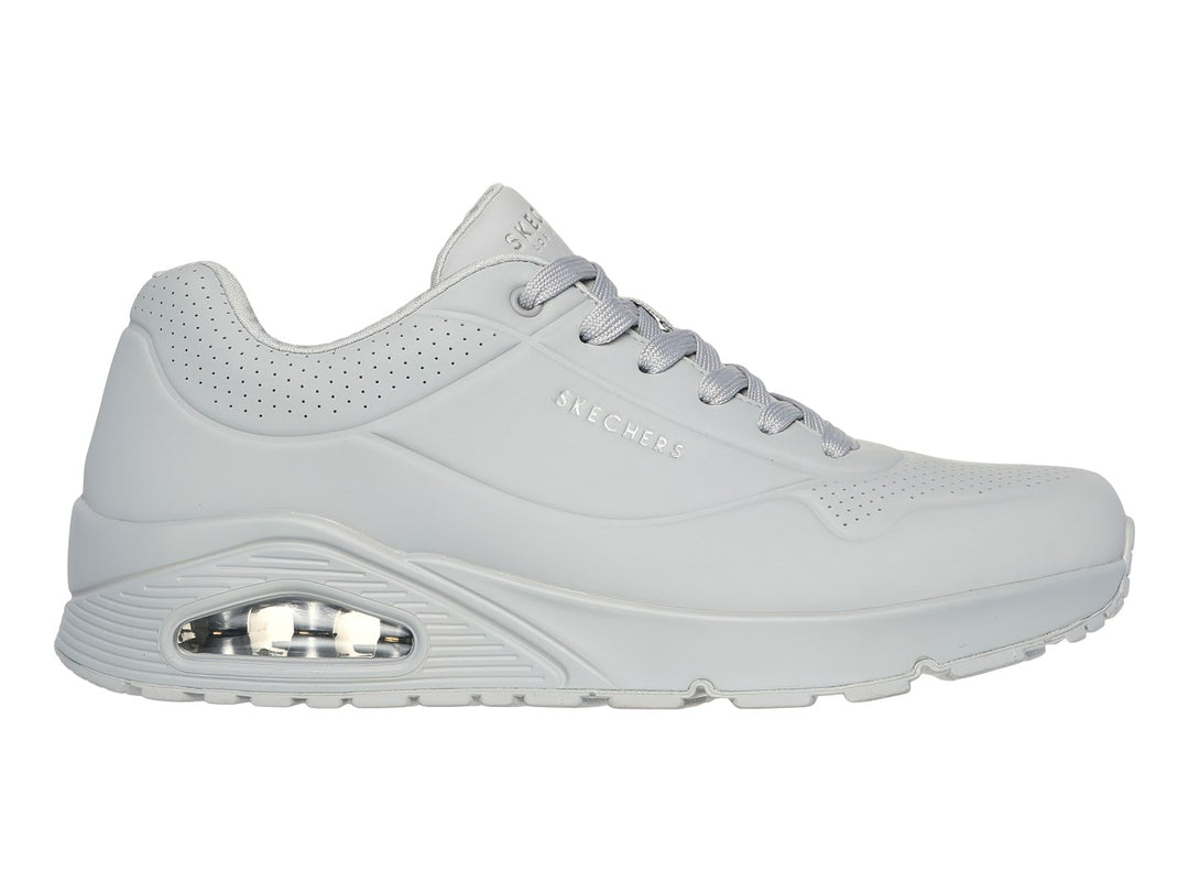 Tenis deportivos SKECHERS ONE color gris con suela amortiguada y detalles perforados.