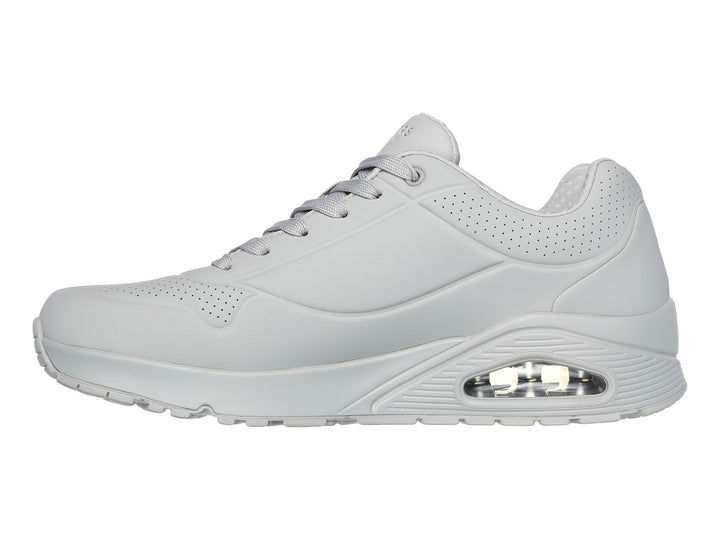 Tenis deportivos SKECHERS ONE color gris con suela amortiguada y detalles perforados.