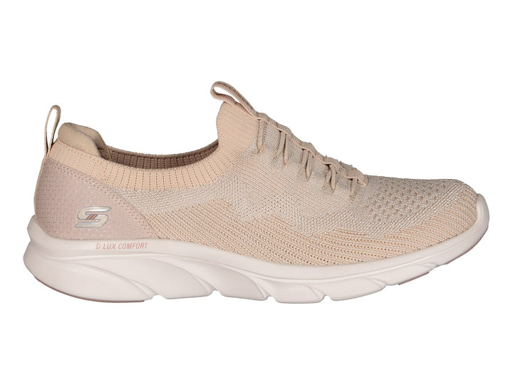 Tenis Skechers D Lux Comfort en color beige natural con tejido transpirable y suela blanca.