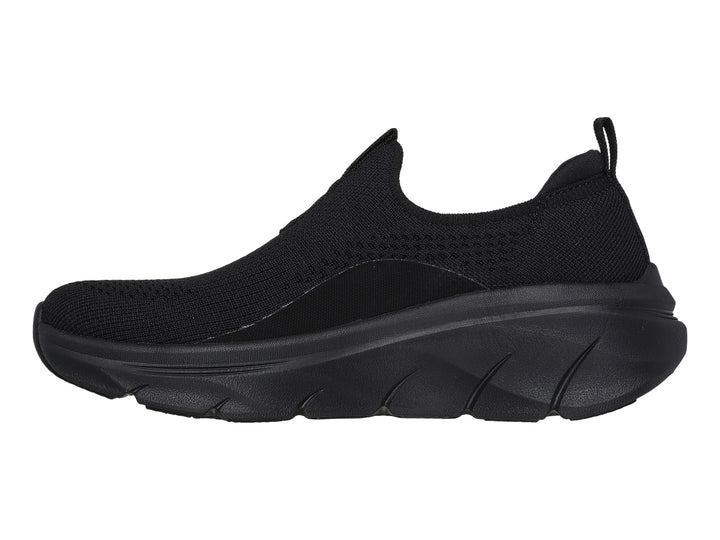 Tenis SKECHERS D LUX WALKER 2.0 color negro, estilo slip-on con tejido transpirable y suela gruesa.