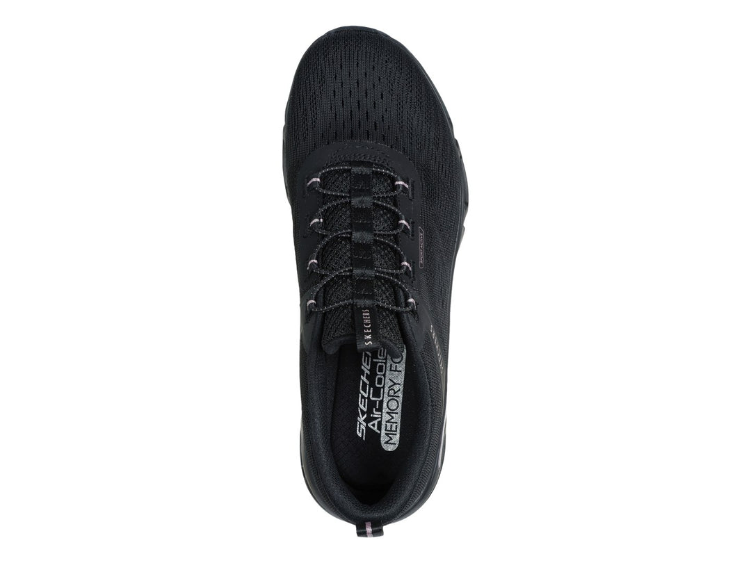 Tenis deportivos Skechers color negro con detalles dorados en la suela y tejido transpirable.