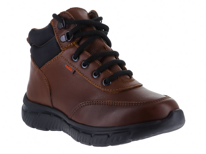 Botas casuales para niña en color café claro con detalles y suela negra, cierre de agujetas.