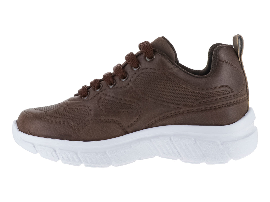 Tenis casuales para niña en color café con suela gruesa blanca y agujetas a juego.