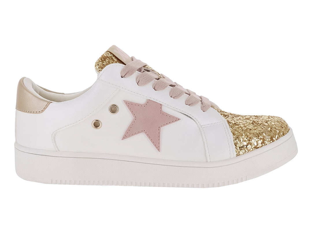 Tenis blancos para niños con punta y detalles en glitter dorado y una estrella en el costado.