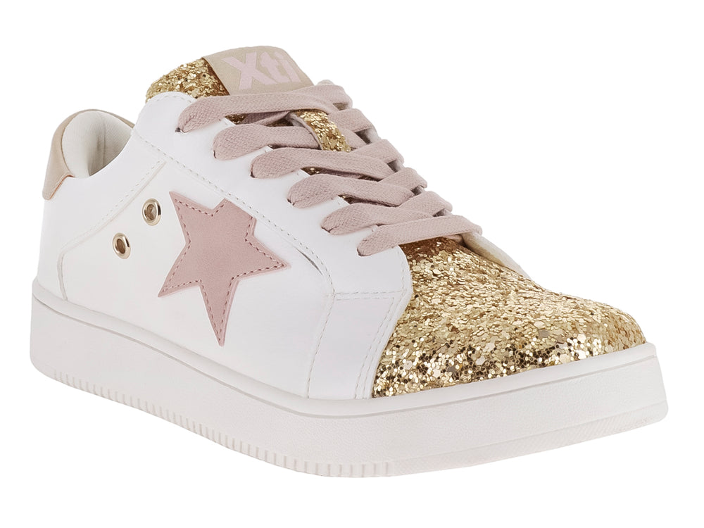 Tenis blancos para niños con punta y detalles en glitter dorado y una estrella en el costado.