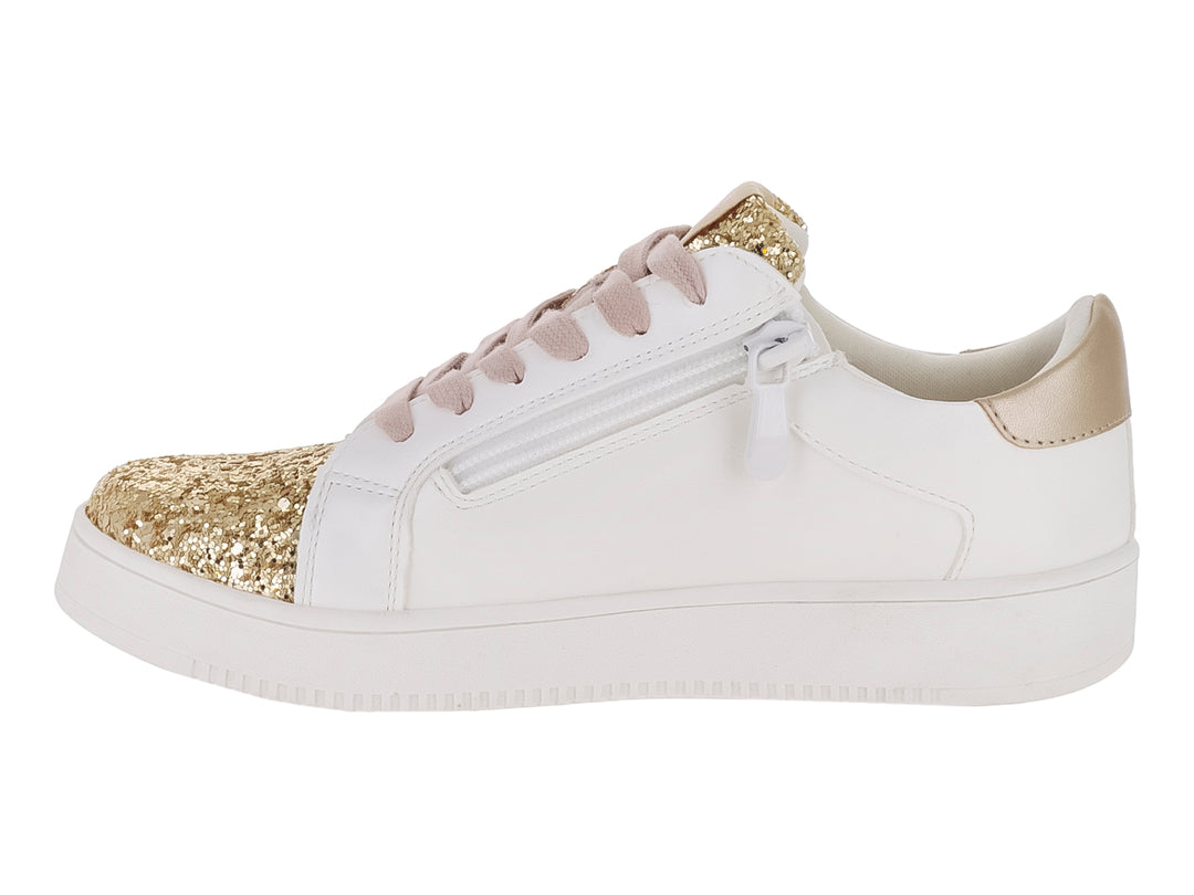 Tenis blancos para niños con punta y detalles en glitter dorado y una estrella en el costado.