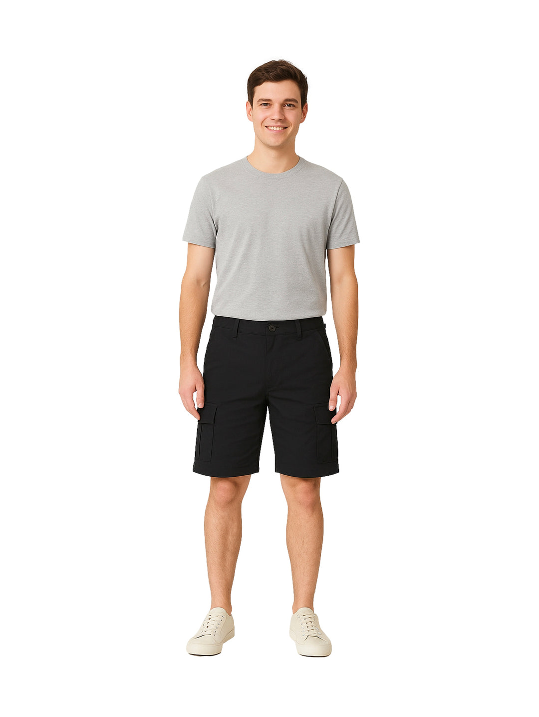 Hombre vistiendo shorts negros de surf con bolsillos laterales sobre fondo blanco.
