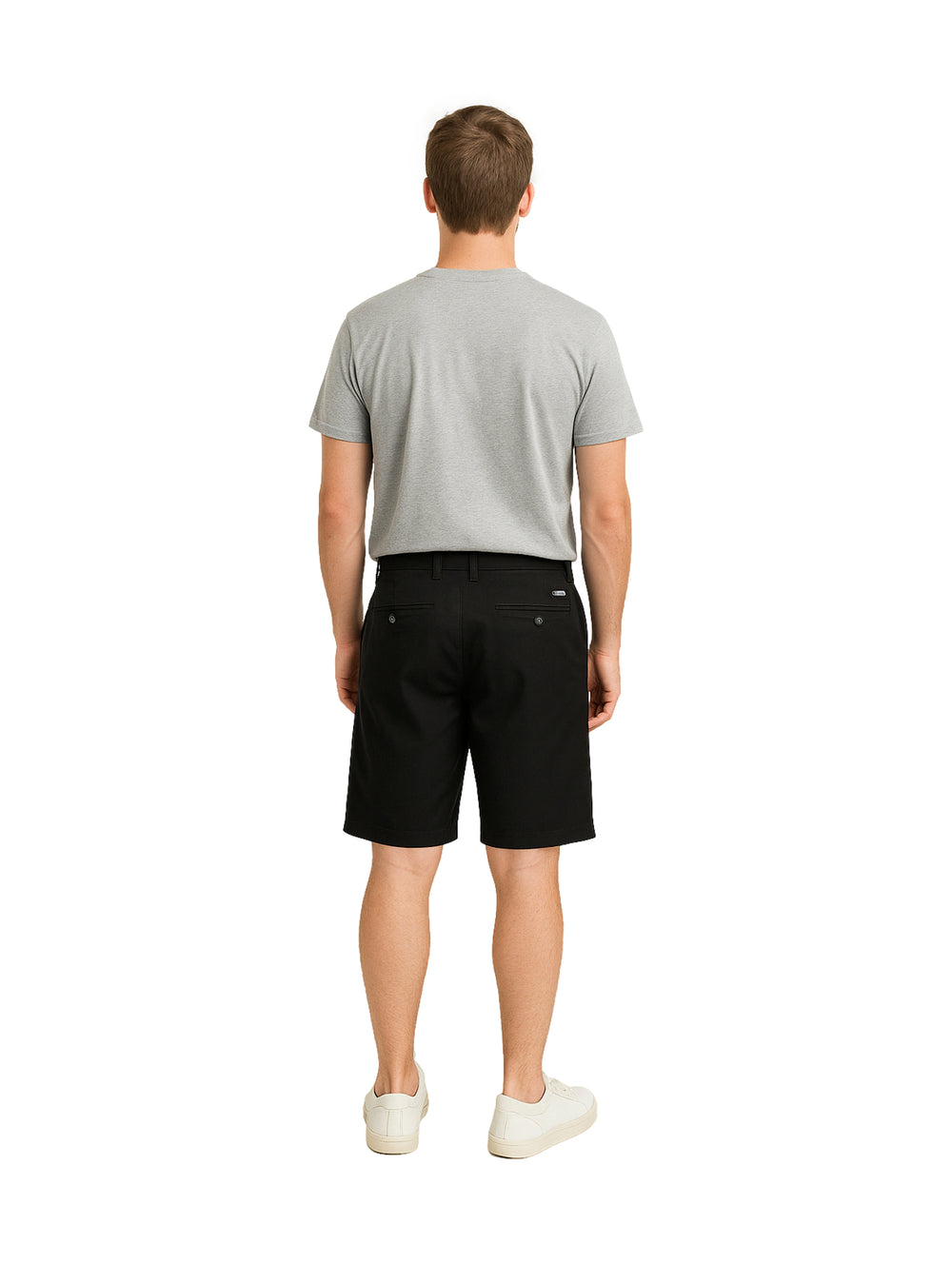 Hombre vistiendo shorts negros Vertical Eagle y camiseta gris sobre fondo blanco.