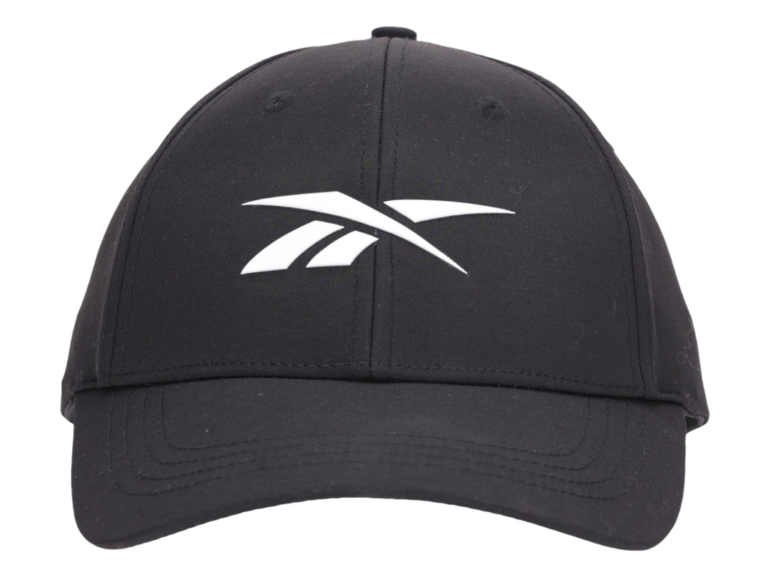Gorra deportiva Reebok de color negro con logotipo frontal en color blanco.