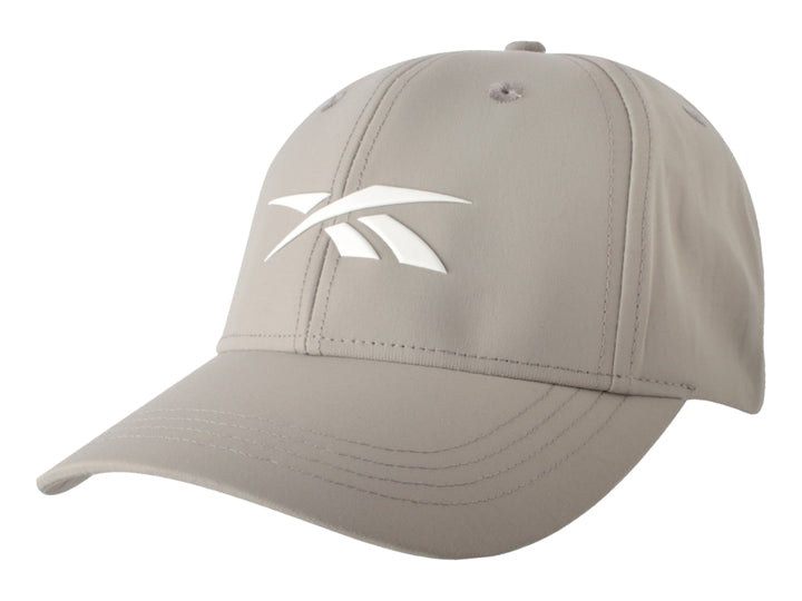 Gorra deportiva Reebok de color gris con logotipo blanco en el frente y visera curva.