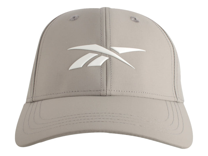 Gorra deportiva Reebok de color gris con logotipo blanco en el frente y visera curva.