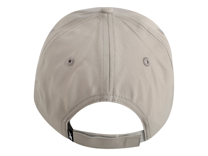 Gorra deportiva Reebok de color gris con logotipo blanco en el frente y visera curva.