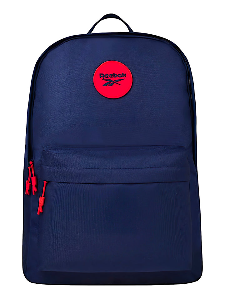 Mochila Reebok color azul marino con logotipo circular rojo en la parte superior y detalles en rojo.
