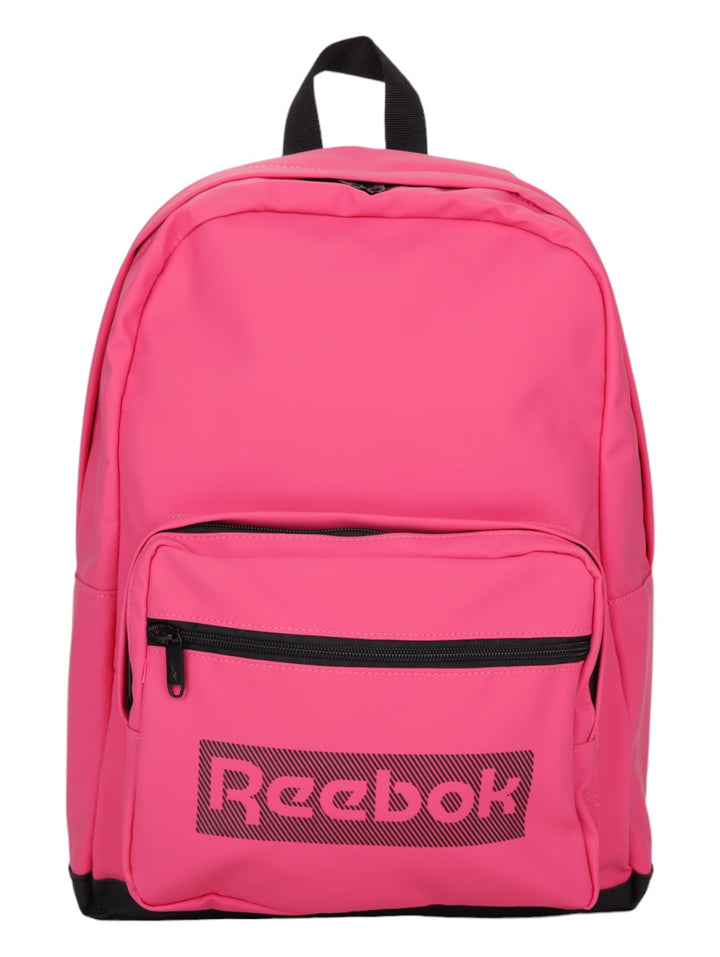 Mochila deportiva Reebok de color rosa con detalles y logotipo en negro.