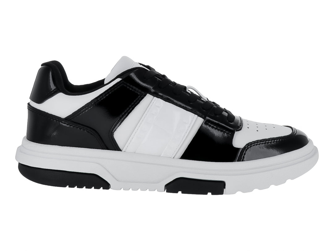 Tenis Tommy Hilfiger modelo The Brooklyn en colores blanco y negro con acabado brillante tipo charol.