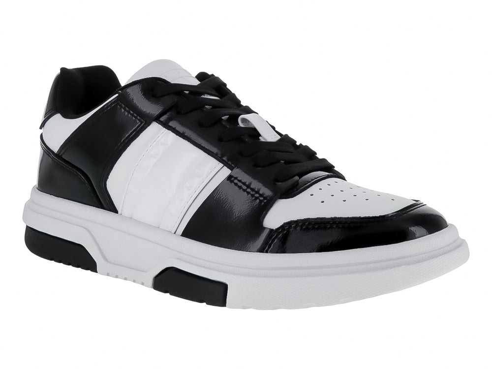 Tenis Tommy Hilfiger modelo The Brooklyn en colores blanco y negro con acabado brillante tipo charol.