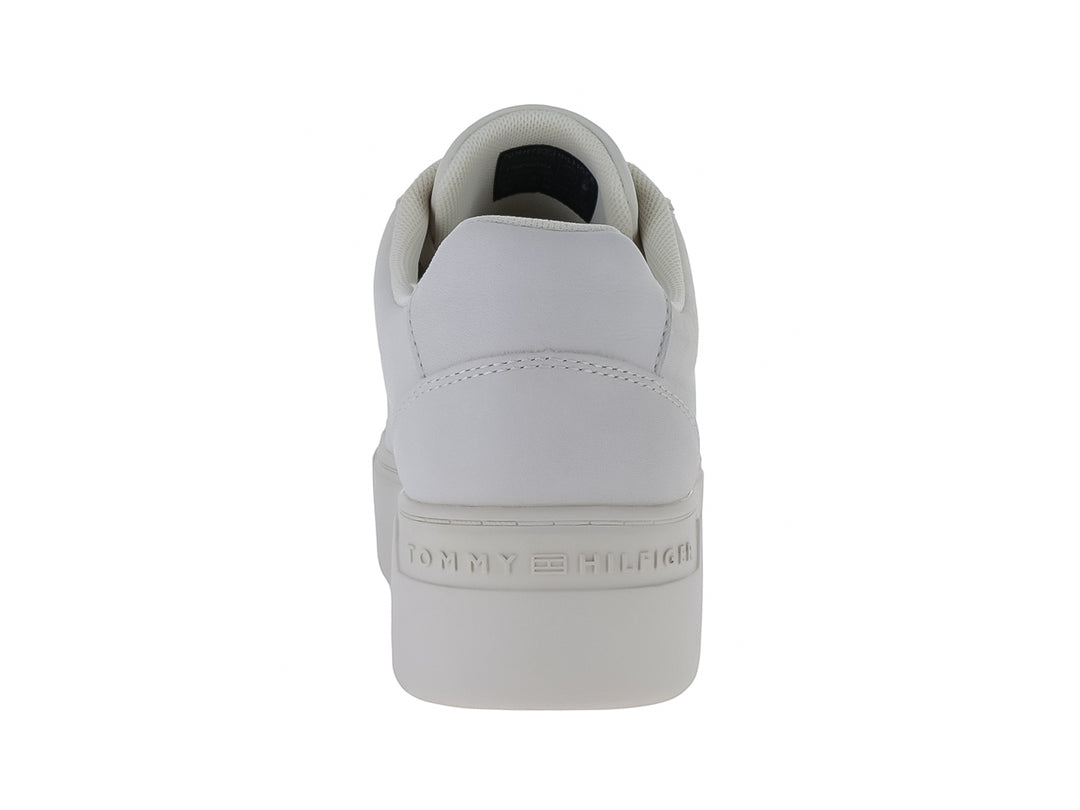 Tenis plataforma Tommy Hilfiger color ecru en material nubuck.