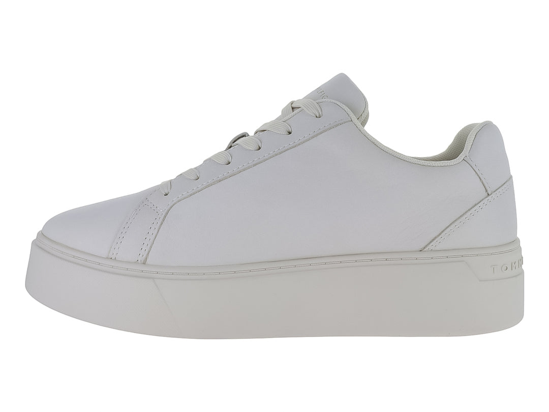 Tenis plataforma Tommy Hilfiger color ecru en material nubuck.