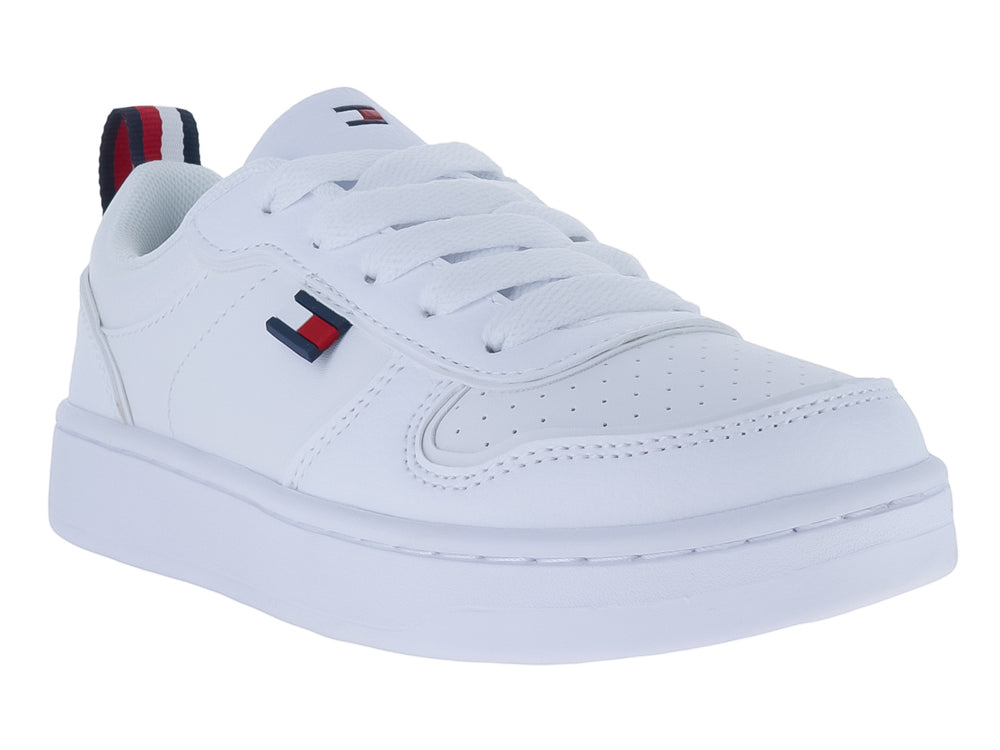Tenis blancos Tommy Hilfiger de corte bajo con suela plana y detalles tricolores en el talón.