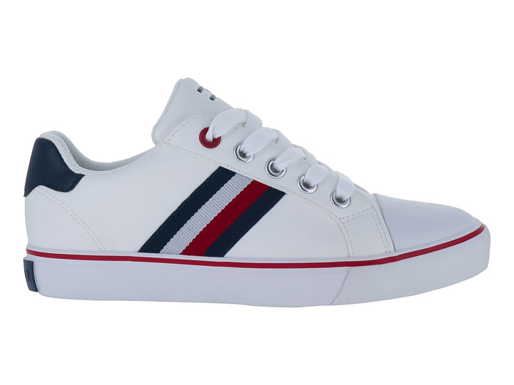 Tenis Tommy Hilfiger color blanco con franjas azul y roja en el lateral y suela blanca con línea roja.