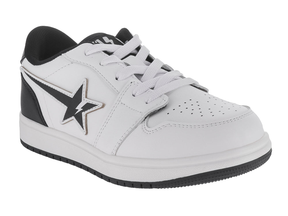 Tenis blancos para niño con detalles en negro y diseño de estrella en el lateral.