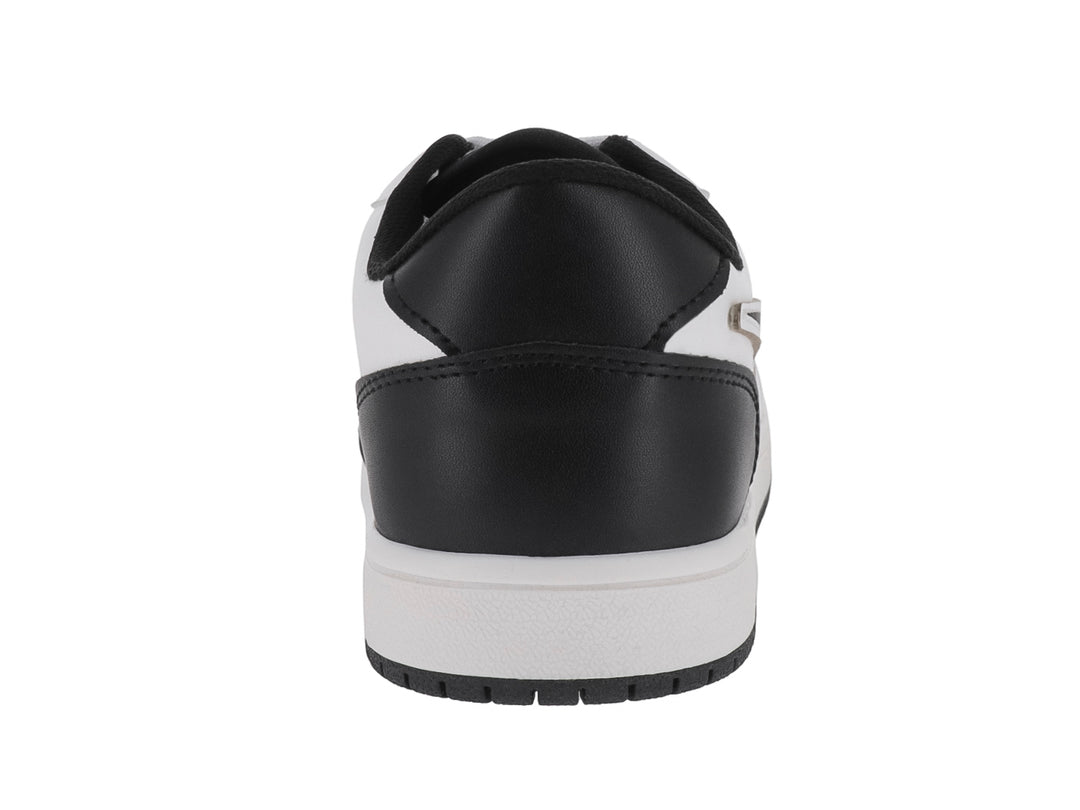 Tenis blancos para niño con detalles en negro y diseño de estrella en el lateral.