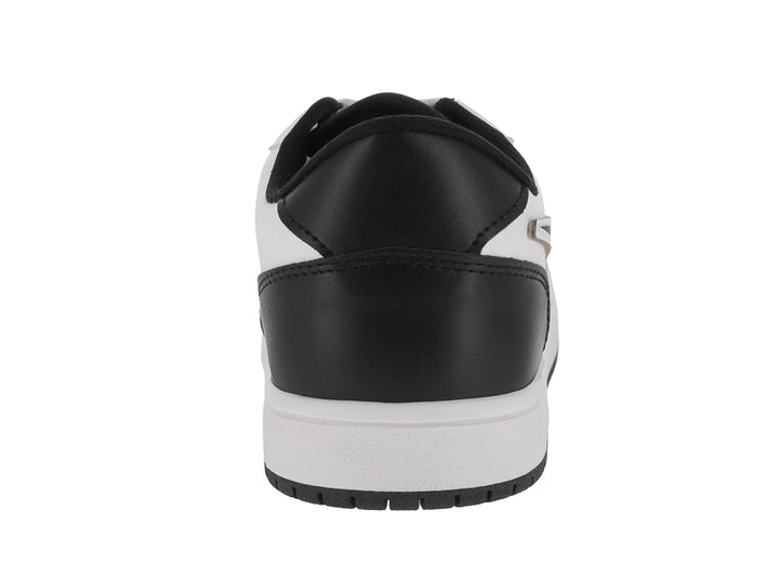 Tenis blancos para niño con detalles en negro y diseño de estrella en el lateral.