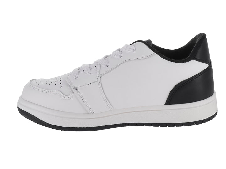Tenis blancos para niño con detalles en negro y diseño de estrella en el lateral.