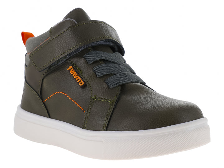 Zapato botín para niño marca VAVITO en color verde militar con suela blanca y detalles en naranja.
