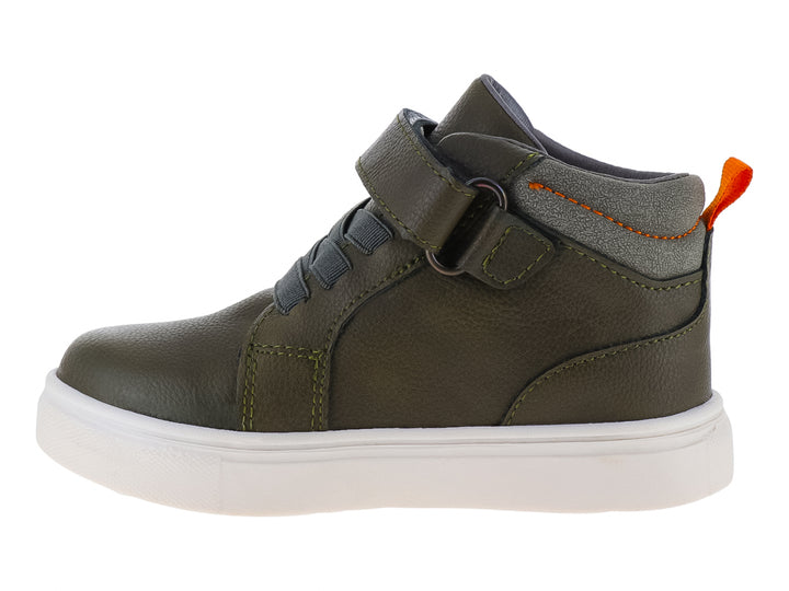Zapato botín para niño marca VAVITO en color verde militar con suela blanca y detalles en naranja.