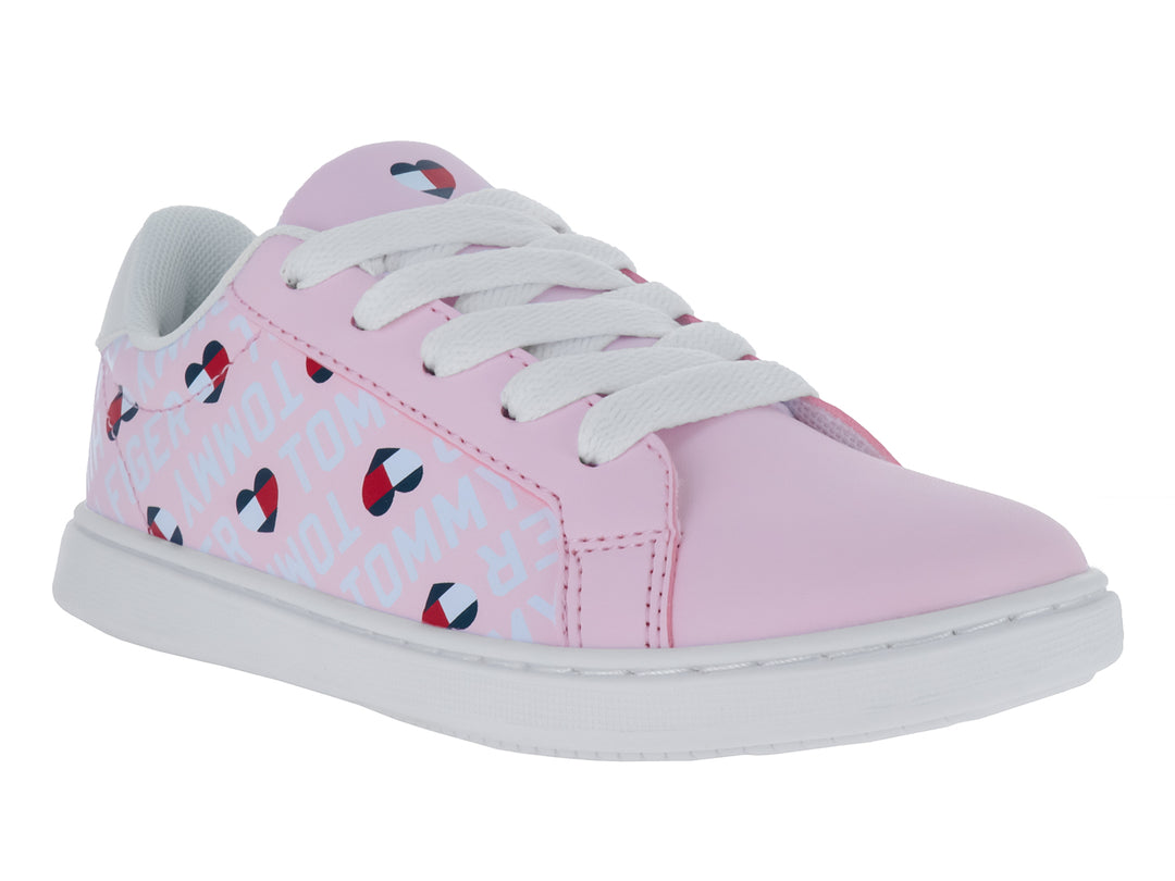 Tenis rosas para niña de Tommy Hilfiger con estampado de corazones y suela blanca.