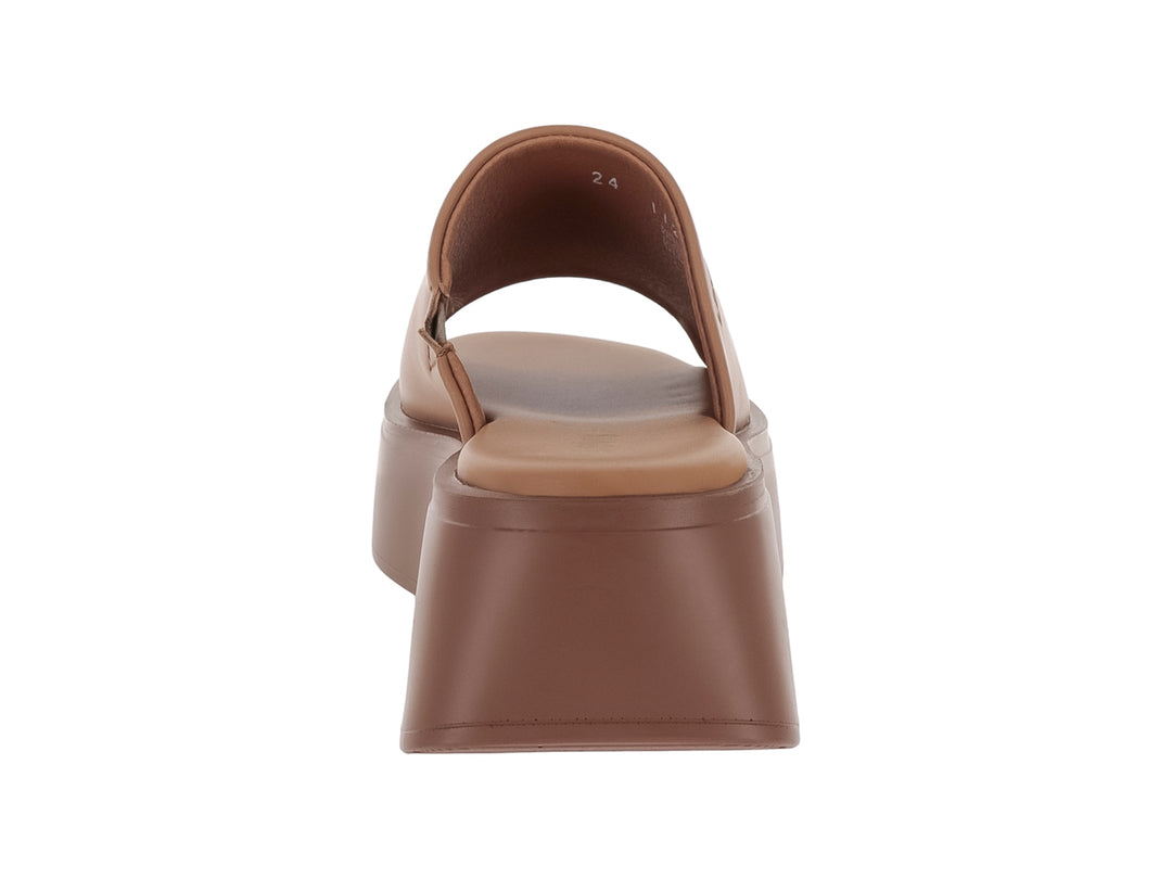 Sandalias de plataforma color tan con banda ancha y logo de Levi&