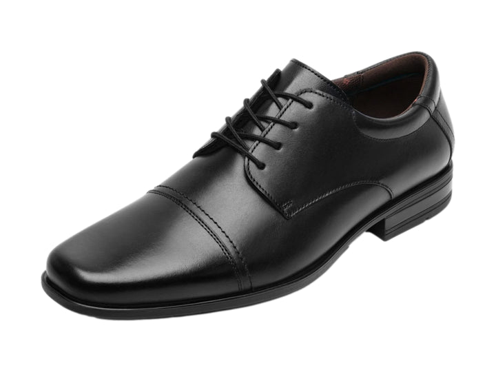 Zapato formal de cuero color negro con agujetas.