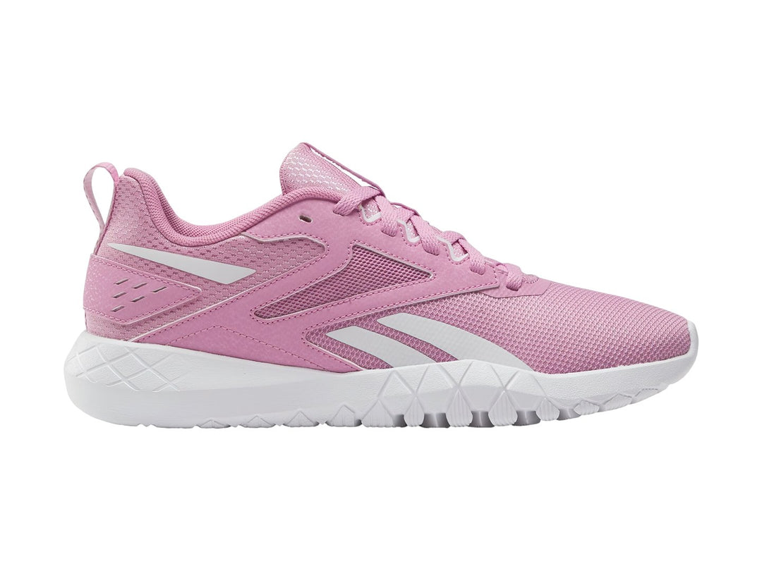 Tenis deportivos Reebok Flexagon Energy TR 4 en color rosa con suela blanca y detalles sintéticos.