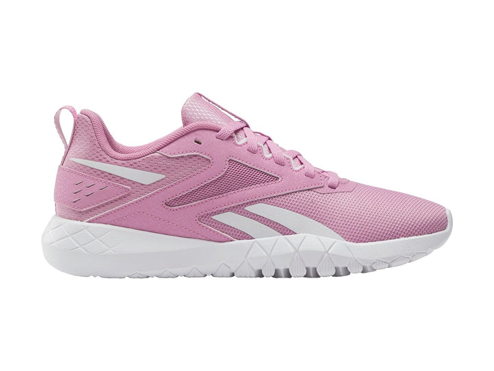 Tenis deportivos Reebok Flexagon Energy TR 4 en color rosa con suela blanca y detalles sintéticos.