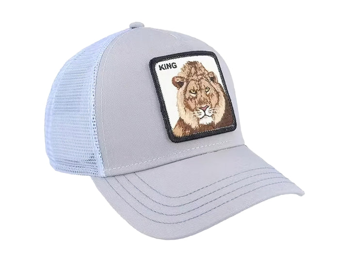 Gorra Goorin Bros color indigo con malla trasera y un parche frontal bordado de la cabeza de un león.