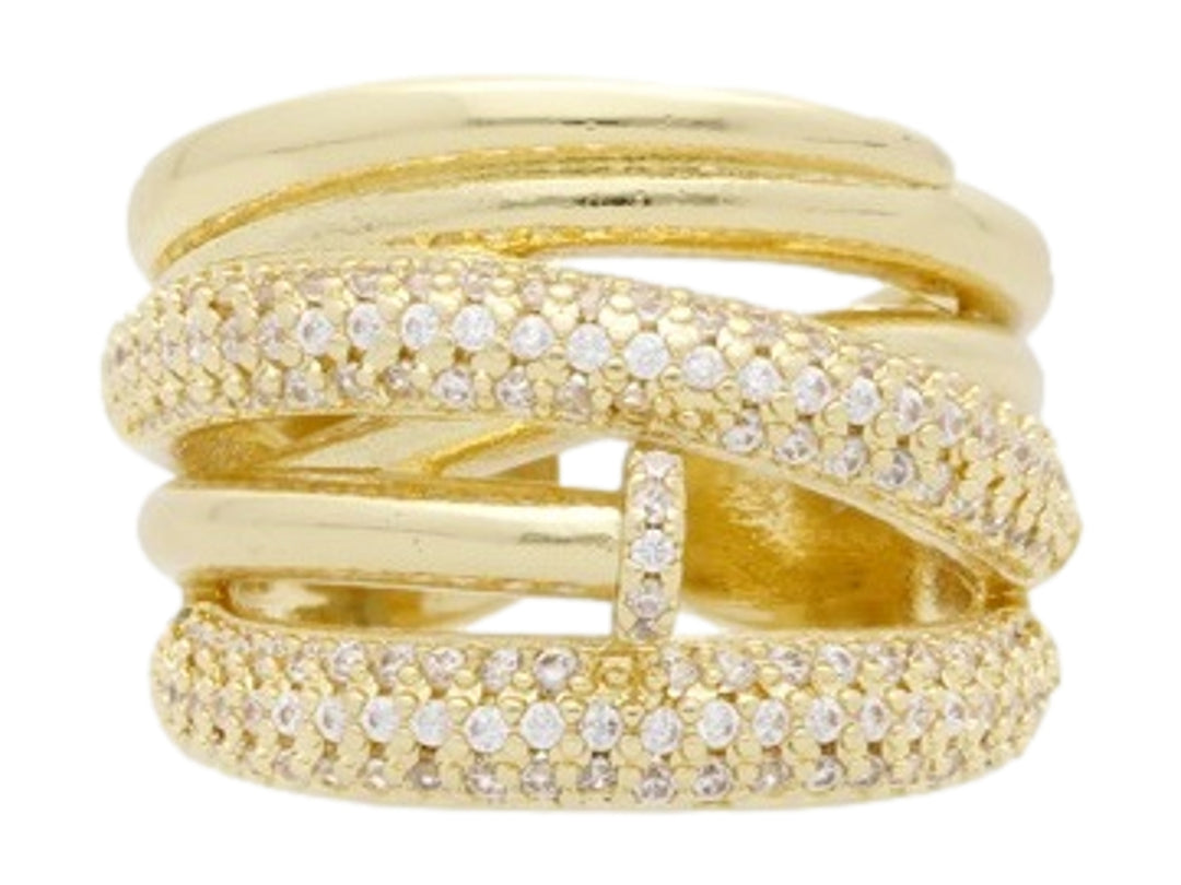 Anillo dorado de varias capas con incrustaciones de piedras brillantes blancas.