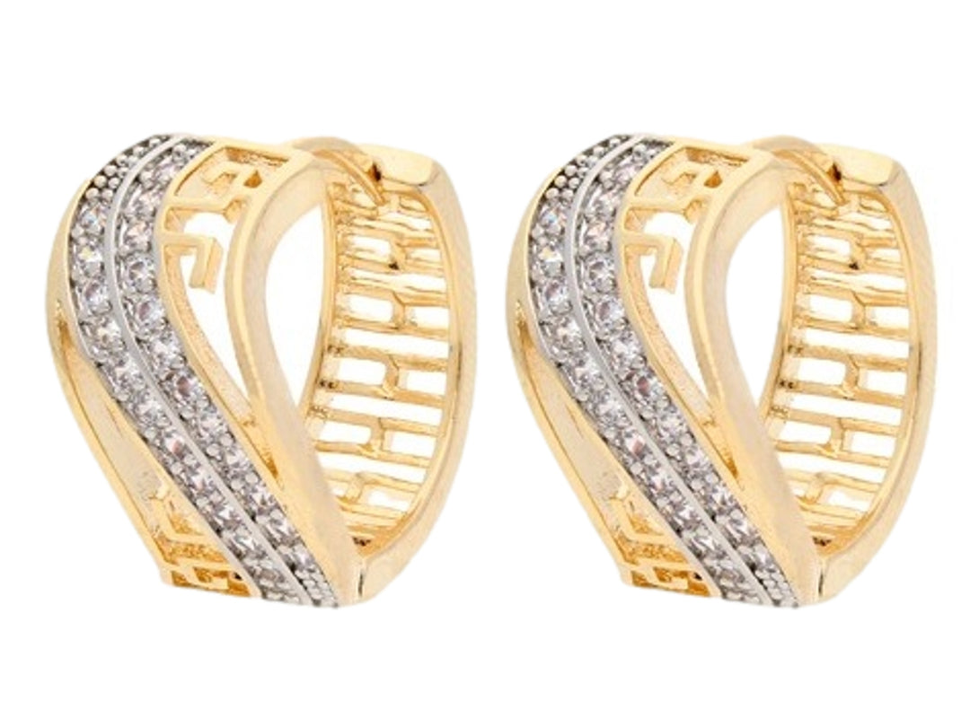 Par de aretes tipo ciruelo en color dorado con incrustaciones de zirconias blancas brillantes.