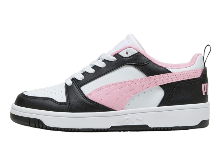 Tenis PUMA Rebound V6 Low en colores blanco, negro y rosa con suela blanca.