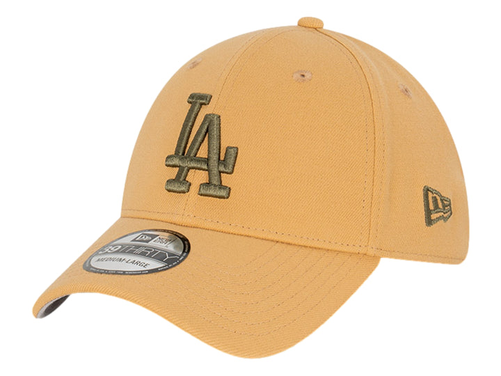 Gorra New Era color beige con logotipo de Los Angeles Dodgers bordado en color oliva.