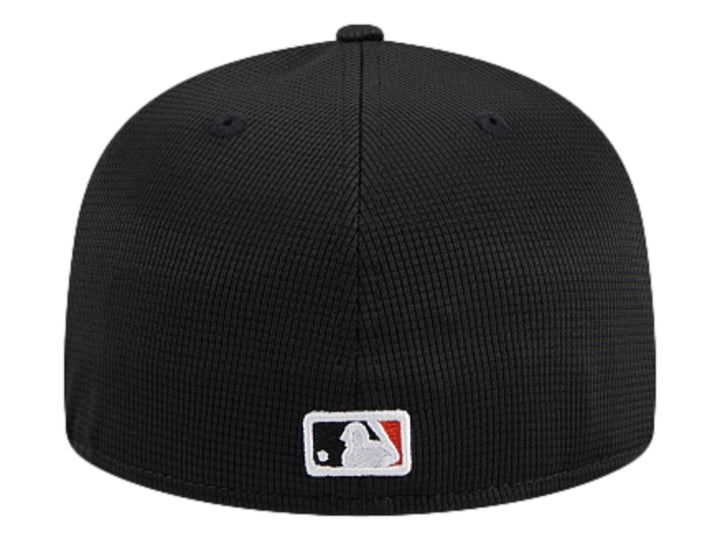 Gorra de béisbol New Era color negro con logotipo de los San Francisco Giants bordado al frente.