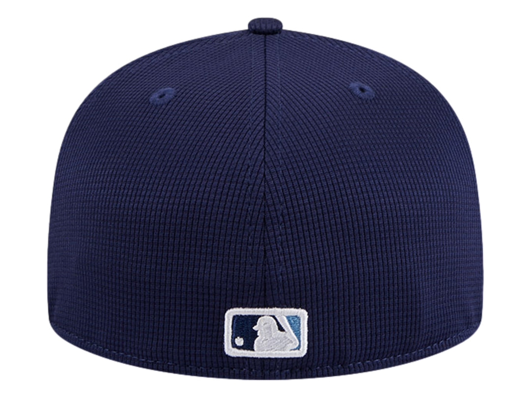 Gorra New Era color azul marino con logotipo bordado de Tampa Bay Rays y visera plana.