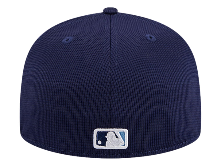 Gorra New Era color azul marino con logotipo bordado de Tampa Bay Rays y visera plana.