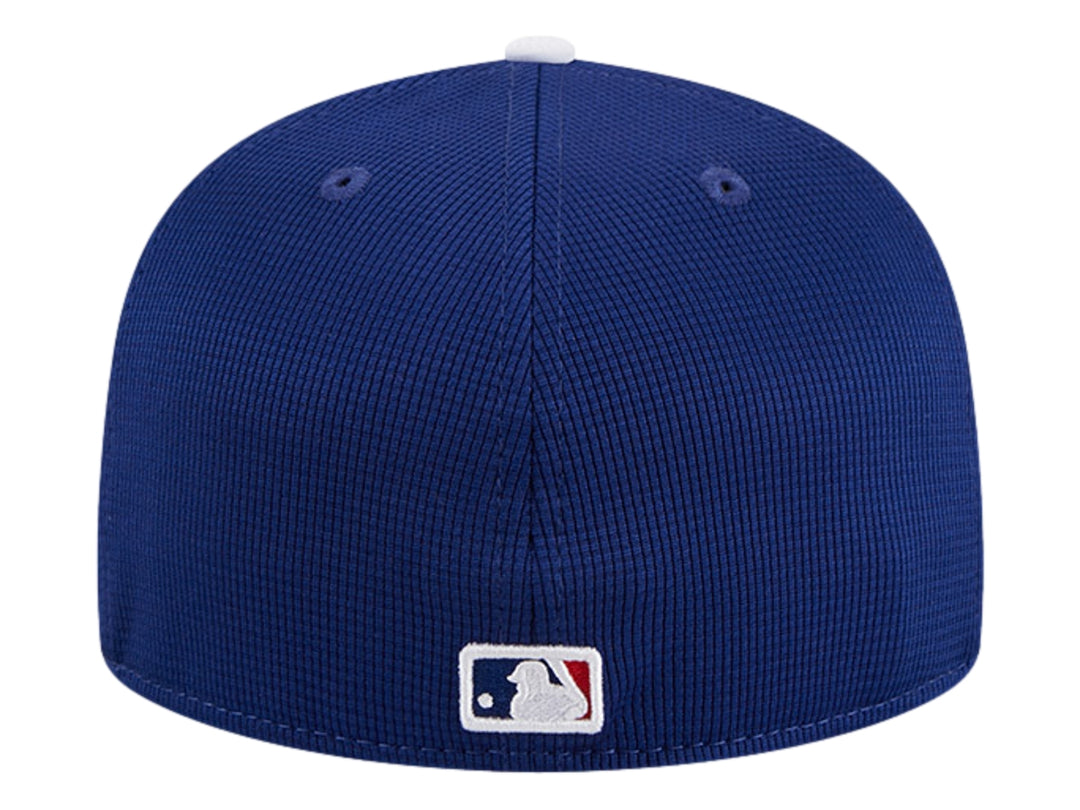 Gorra de béisbol New Era color azul marino con letra D blanca bordada al frente.