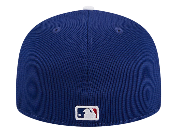 Gorra de béisbol New Era color azul marino con letra D blanca bordada al frente.