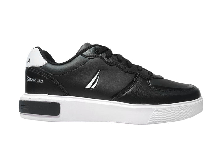 Tenis deportivos Nautica Draper en color negro con suela blanca y detalles minimalistas.
