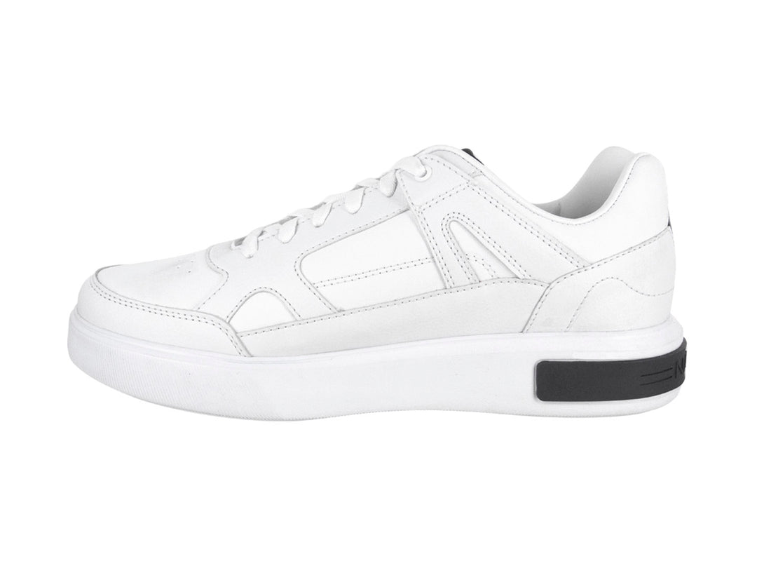 Tenis blancos Nautica Blym con suela de plataforma y detalle negro en el talón.